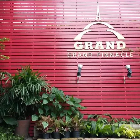 Grand Pinnacle Hotel