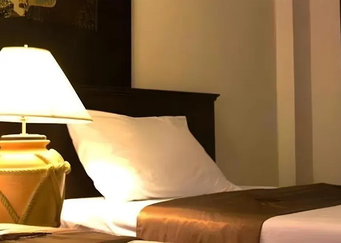 Grand Pinnacle Hotel